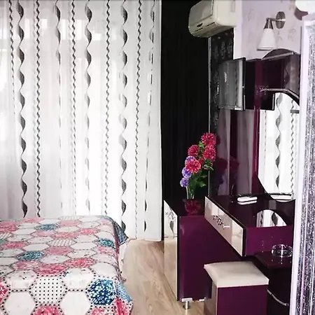 Rozz 1 Hotel 2*