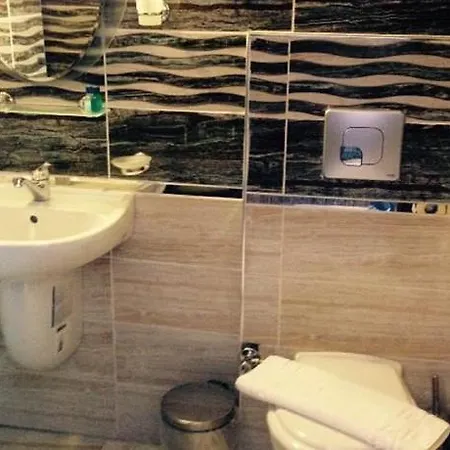 Rozz 1 Hotel 2*