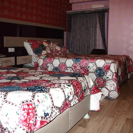 Rozz 1 Hotel 2*